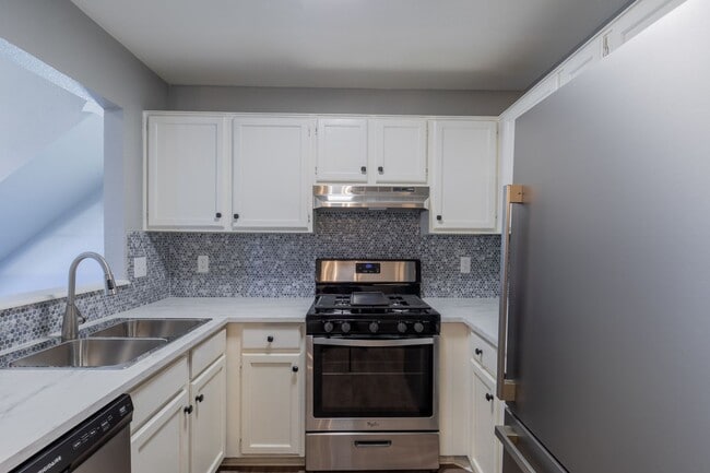 Building Photo - Rawhide Loop, 317/319