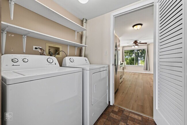 Building Photo - 7922 Knottingham Cir
