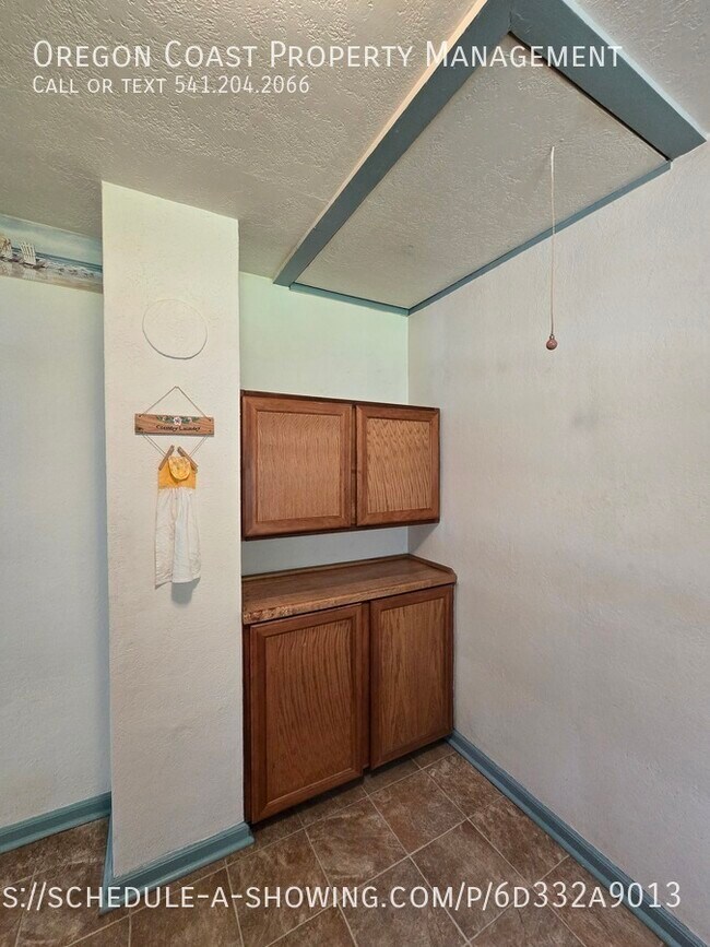 Building Photo - 126 N Holiday Ln