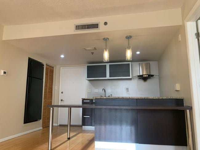 Building Photo - 701 S Madison Ave