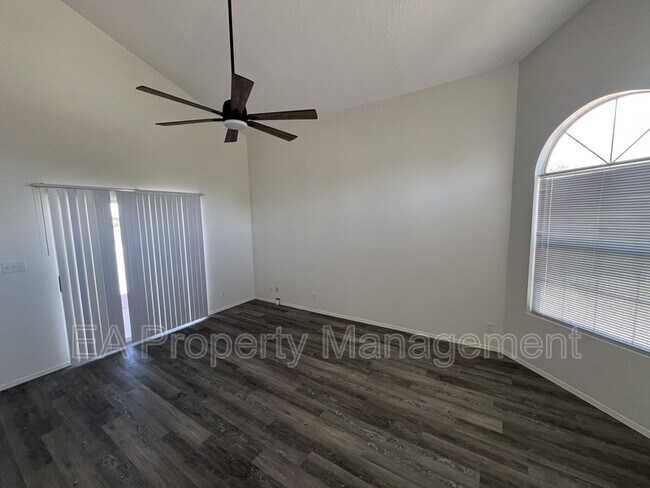 Building Photo - 7259 Pajarito Rd NE