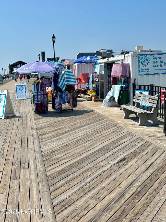 Building Photo - 400 Deal Lake Dr