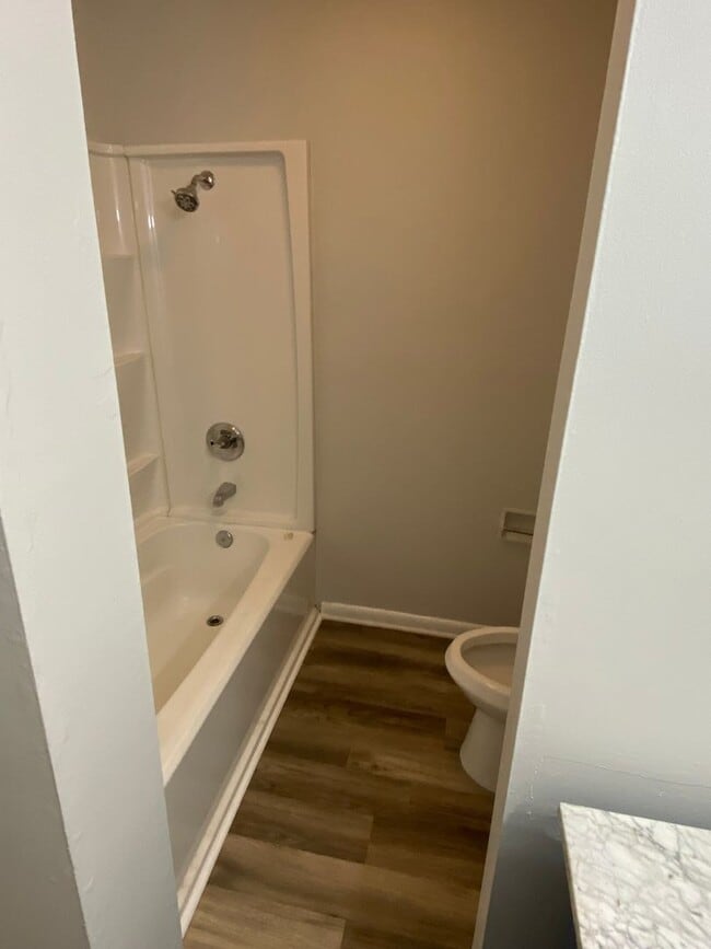 Building Photo - San Vincente