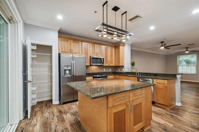 Building Photo - 3183 Bayshore Oaks Dr