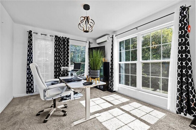 Building Photo - 10940 Devils Den Rd