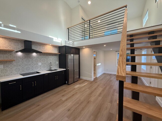 Building Photo - 811- 909 S Spruce Street