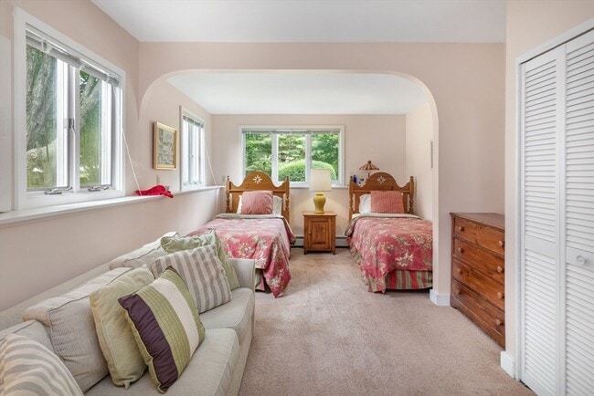 Building Photo - 540 River Rd