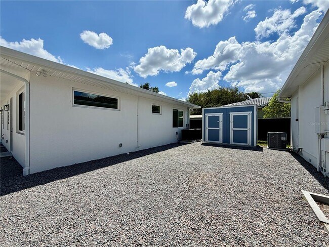 Building Photo - 2846 30th Ave N