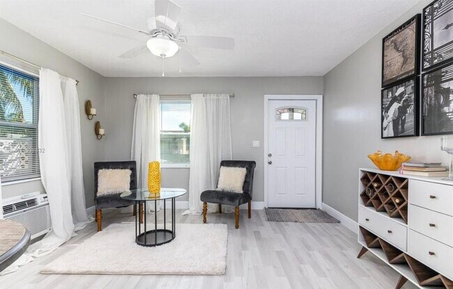 Building Photo - 221 C St