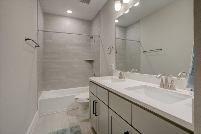 Building Photo - 3603 Kensington Gdns Ln