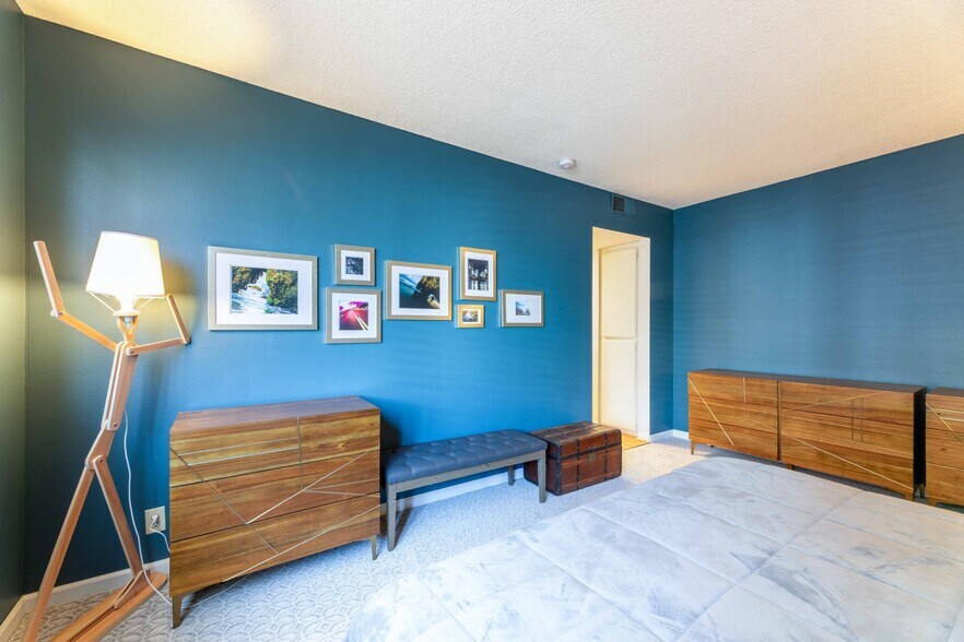 primary bedroom - 11322 Camarillo St