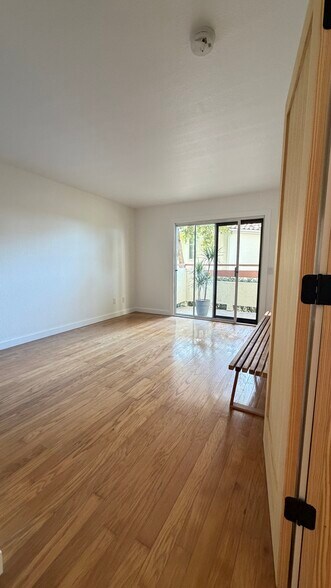 Building Photo - 515 Lands End Way