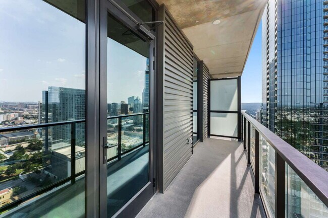 Building Photo - Luxury Condo with Skyline Views