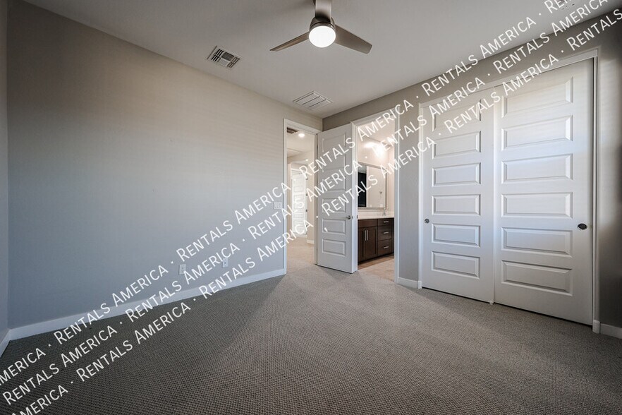 Building Photo - 1026 E Weatherby Way