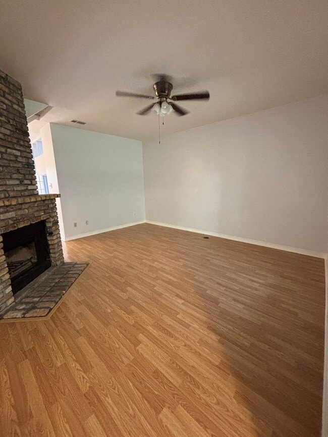 Building Photo - Eastwood on the Bayou