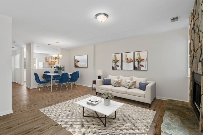 Building Photo - Raintree Country Club Townhome for Rent