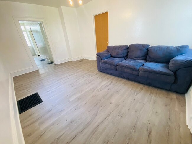 Building Photo - 220 E Davenport St