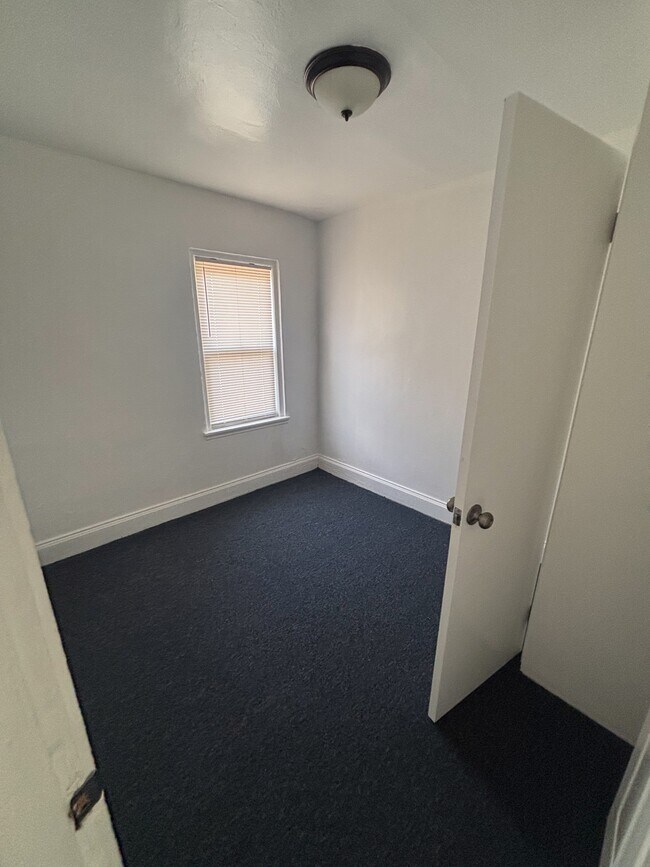 Building Photo - 1404 N Chesapeake Rd