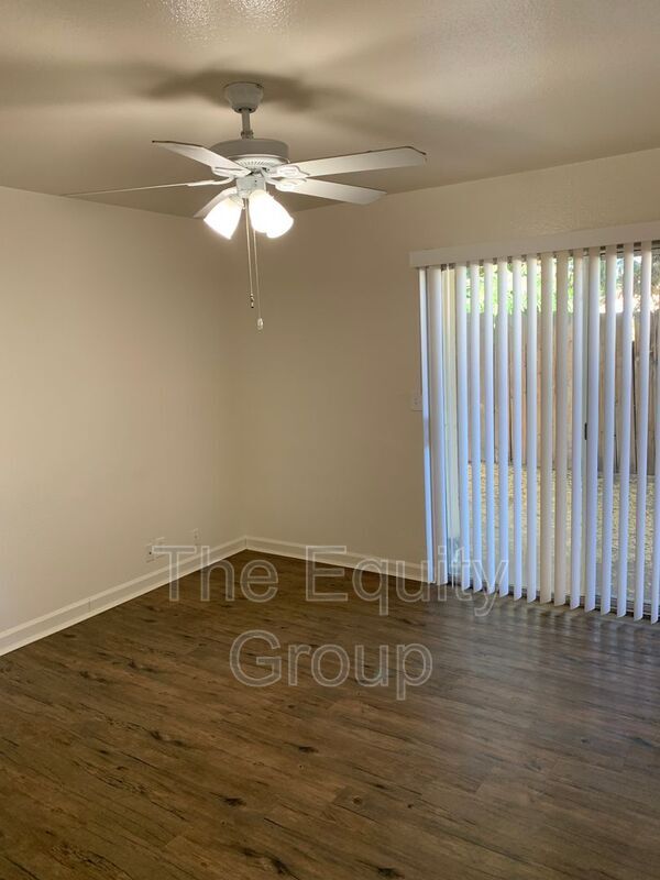 Building Photo - 3906 W Meadow Ave