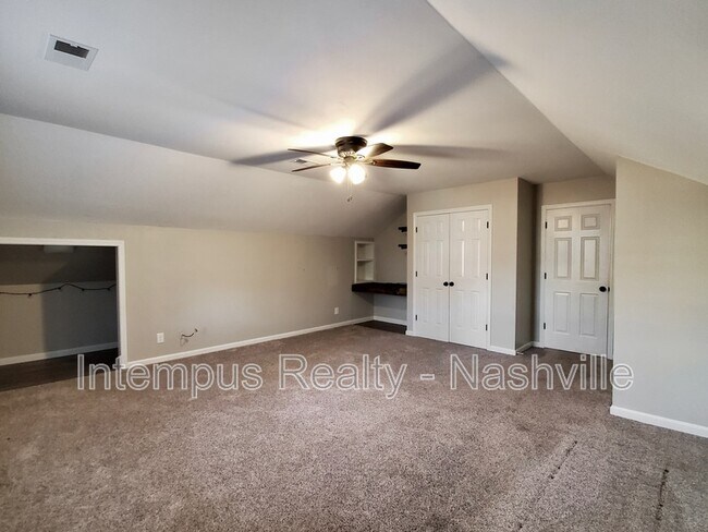 Building Photo - 547 Hopewood Ct