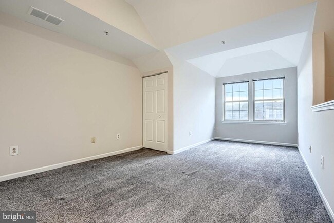 Building Photo - 8 Katurah Ln