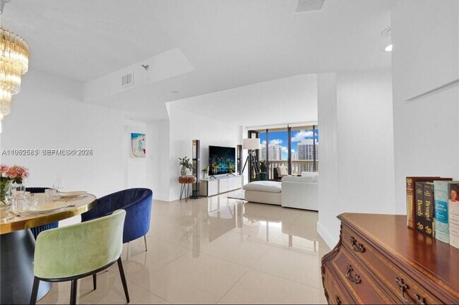 Building Photo - 1000 W Island Blvd