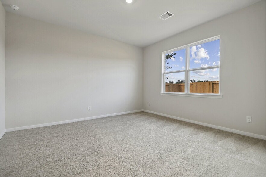Building Photo - 15647 Plum Brk Dr