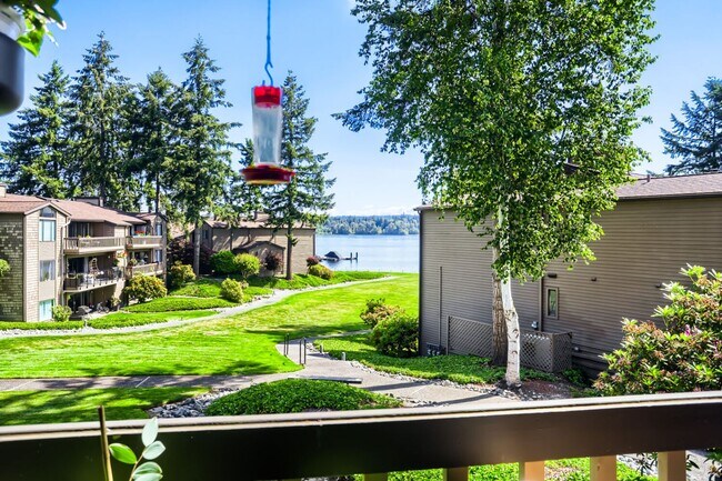 Building Photo - Lake Villas Condominiums ~ Redmond