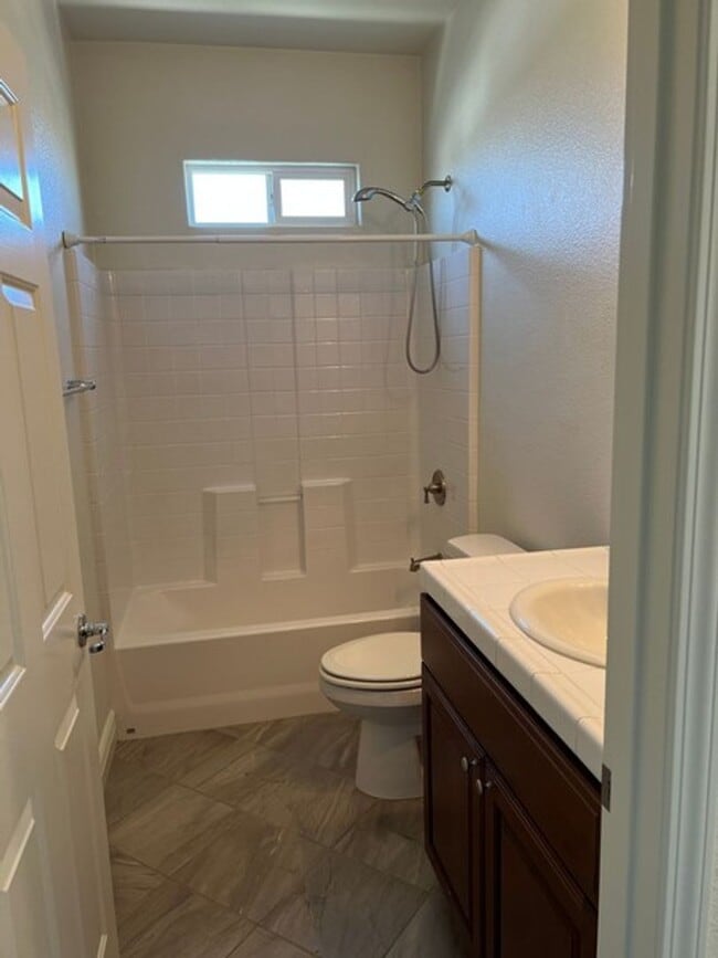 Building Photo - Like New Spacious Home in Gated Community