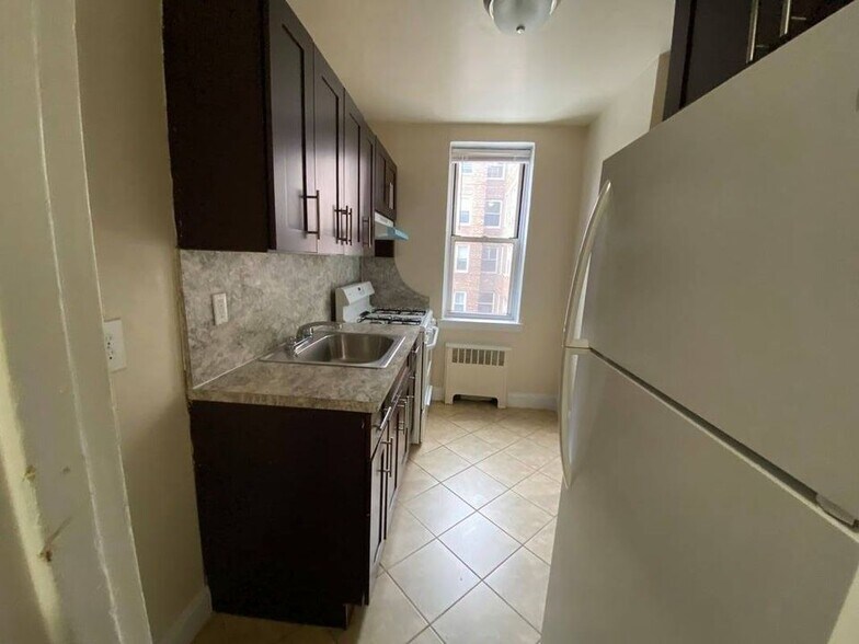 KITCHEN - 14306 Barclay Ave