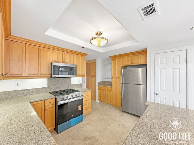 Building Photo - Fully Renovated End-Unit 3BD/2.5BA in Lake Forest with Views, Private Yard & 2-Car Garage