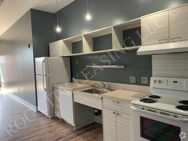 Unit #509 Kitchen - Hive@155 and Hive Andrews