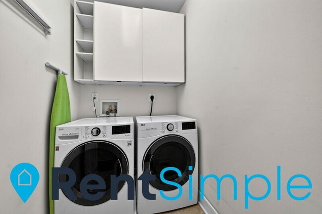 Building Photo - 1418 N Rhodes St