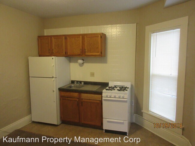 Building Photo - 446 E Dewald St