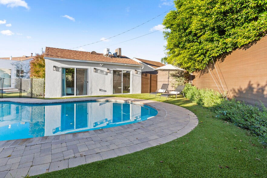 Primary Photo - 12801 Waddell St