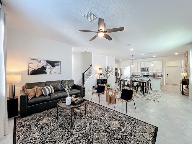 Building Photo - Like-New, Move-In Ready Gem in Kelly Park Area of Apopka