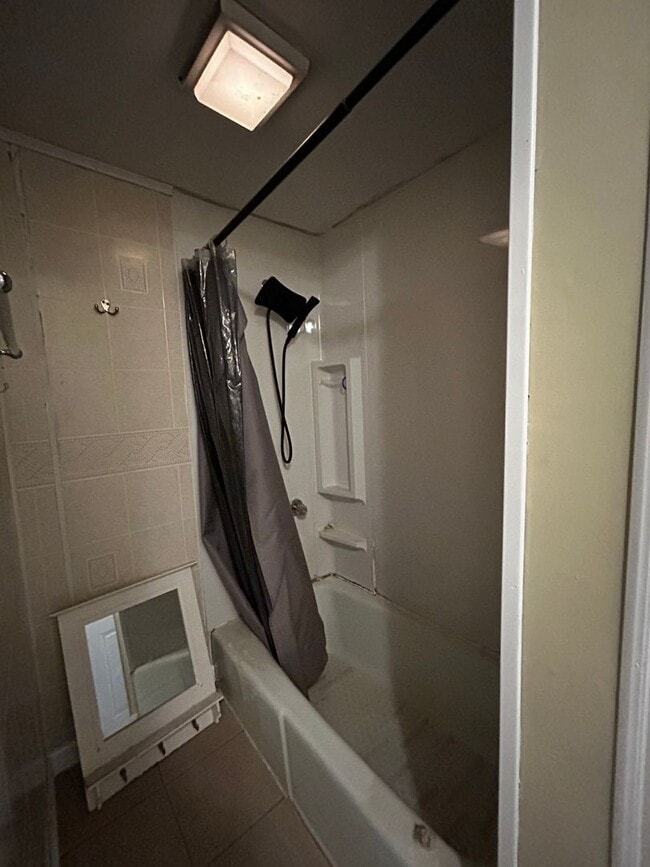 Building Photo - Welcome To This Charming 3-Bedroom, 1-Bathroom Home Located in the Heart of Carbondale, PA.