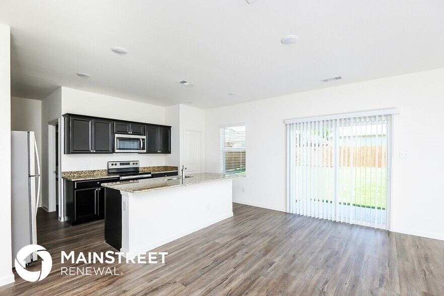 Building Photo - 501 Canoe Way