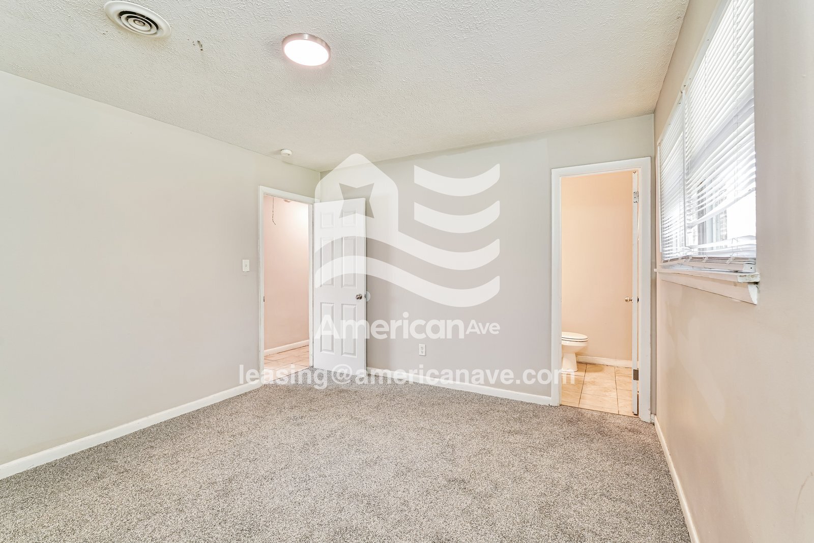 Building Photo - 2428 Amsterdam Dr