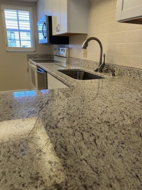 Building Photo - 3823 N Oak Dr