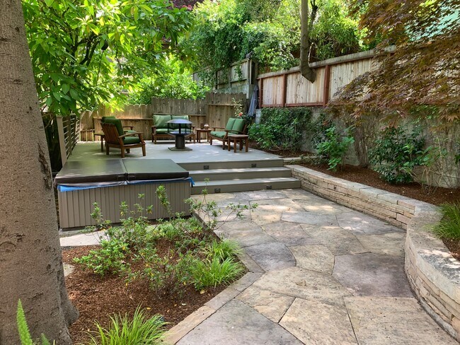 landscaped yard - 545 Wisconsin St