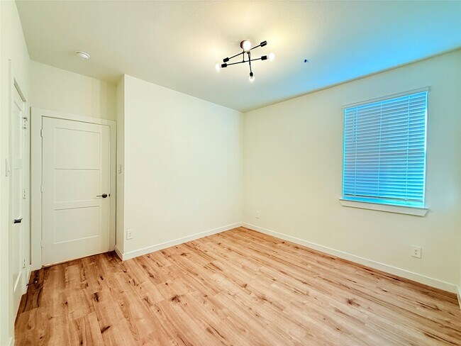 Building Photo - 105 Aurora Spgs Dr