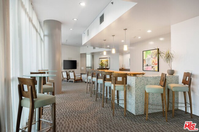 Building Photo - 13650 Marina Pointe Dr