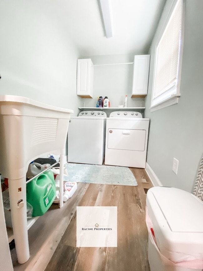 Building Photo - Come See This Updated Home in Clinton!