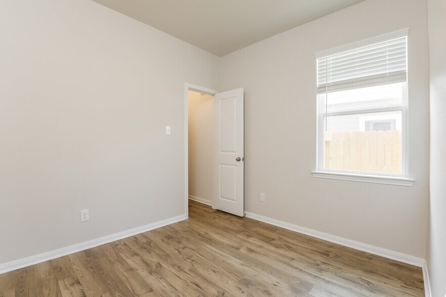 Building Photo - 15554 Caramel Spgs Dr