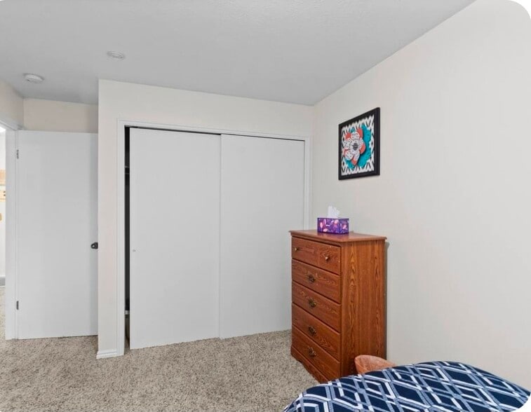 Building Photo - 4702 S Cathay Cir