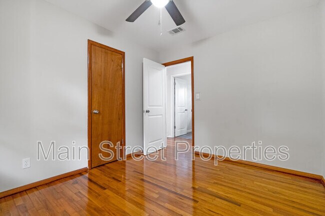 Building Photo - 118 Czar Ln