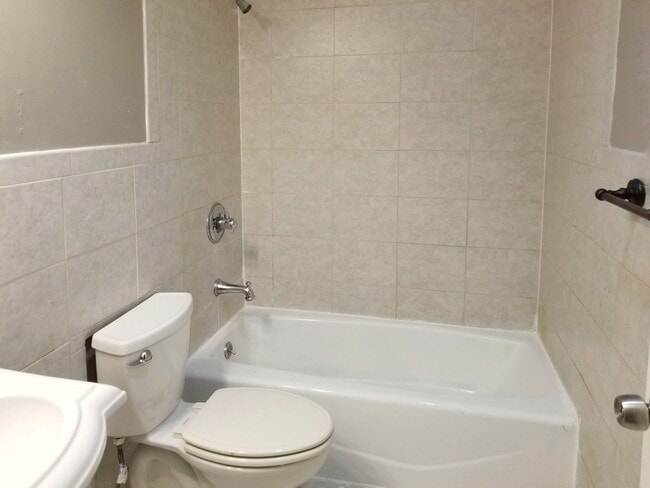 Building Photo - 2bed1ba, Newly remodeled condo on 1st floor. On bus line.