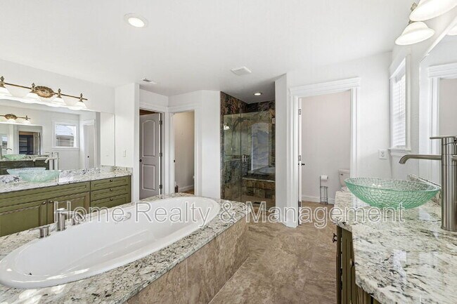 Building Photo - 14325 N Santa Fe St