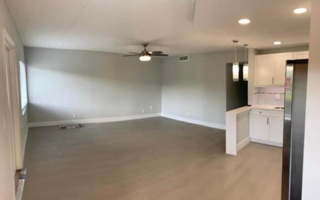 Building Photo - 2200 Springdale Blvd